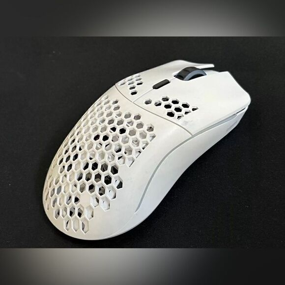 Glorious Model O Wireless Optical Gaming Mouse Lightweight - Picture 2 of 3